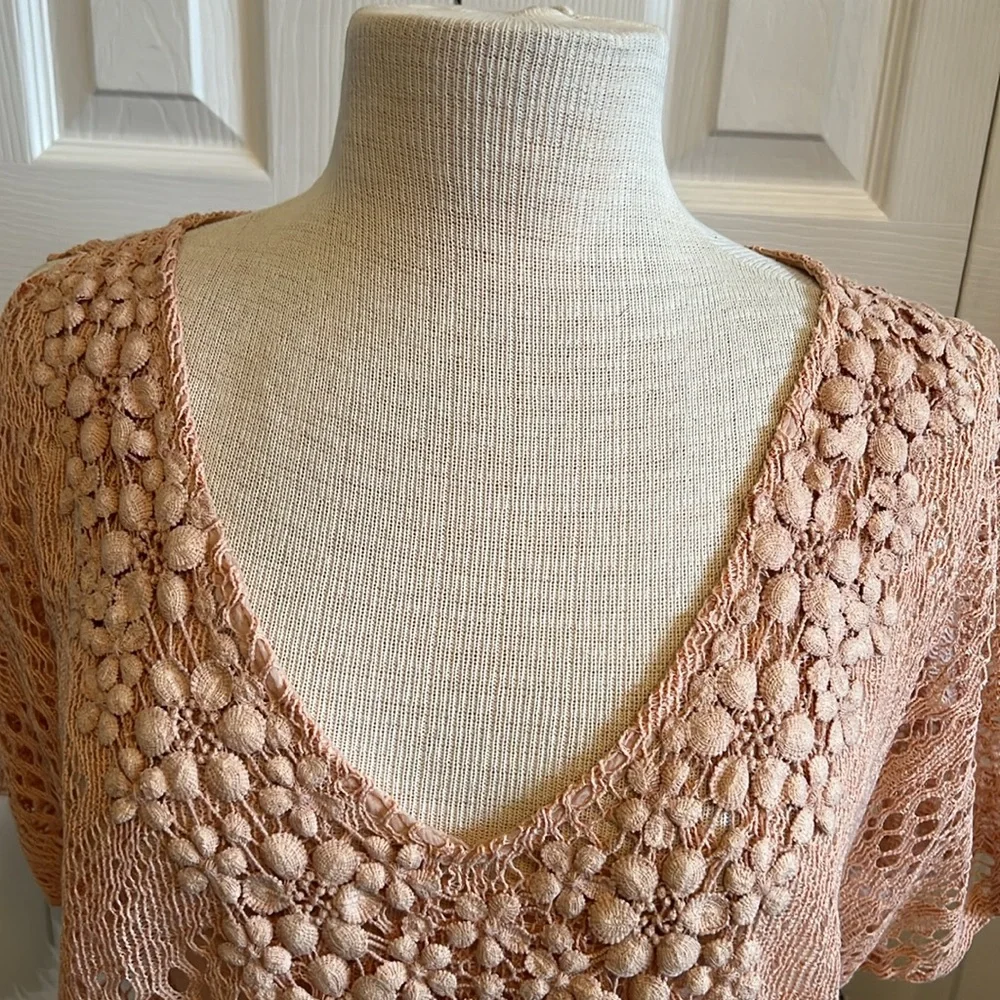 Leyendecker Cold Shoulder Salmon Crochet V-Neck Crop Top size 4
